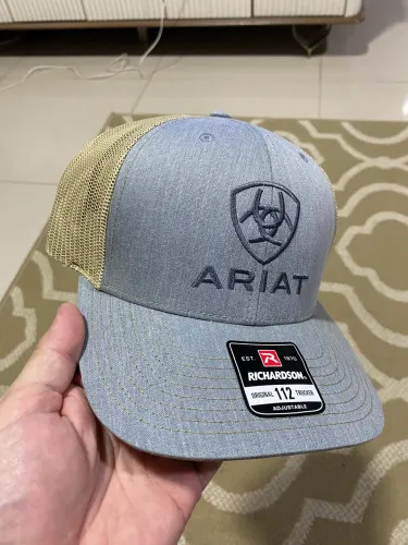Boné ARIAT redinha