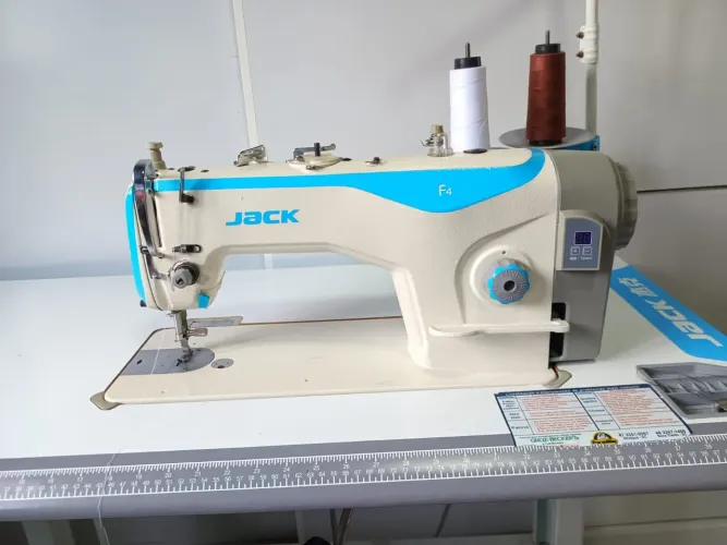 ? Vendo Máquina de Costura Reta Industrial Jack F4
