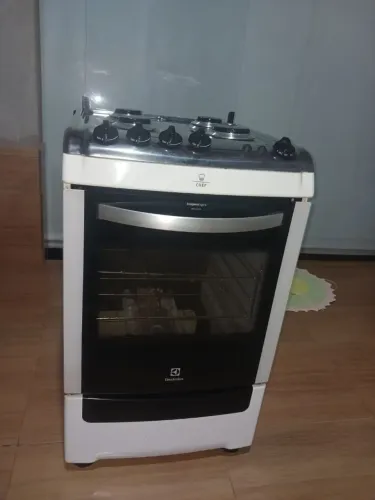 Fogão eletrolux chef 450 reais. Funciona perfeitamente e bem conservado.