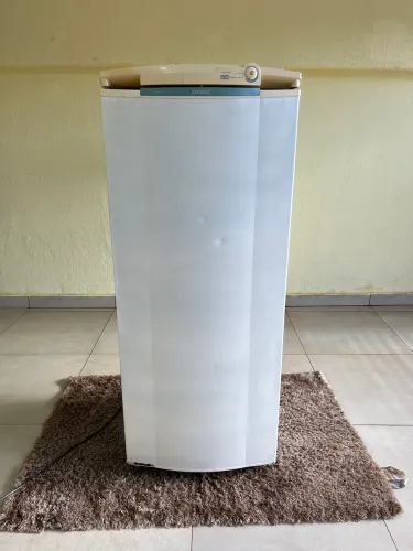 Vendo Geladeira Consul 300 litros completinha em bom estado Entrego *