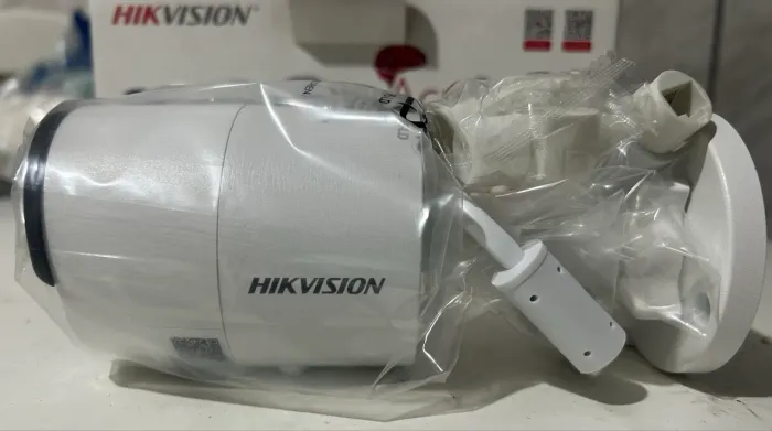 Câmera hikvison DS-2cd2043G2-i