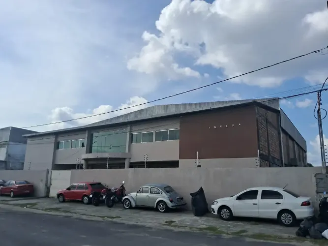 Alugue ou compre prédio comercial com 9 salas e localizado no parque das laranjeiras