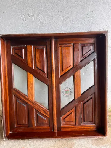 Janela de madeira