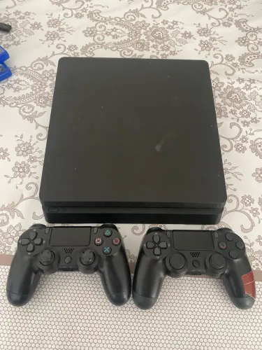Ps4 slim 500GB + 2 controle + 7 jogos