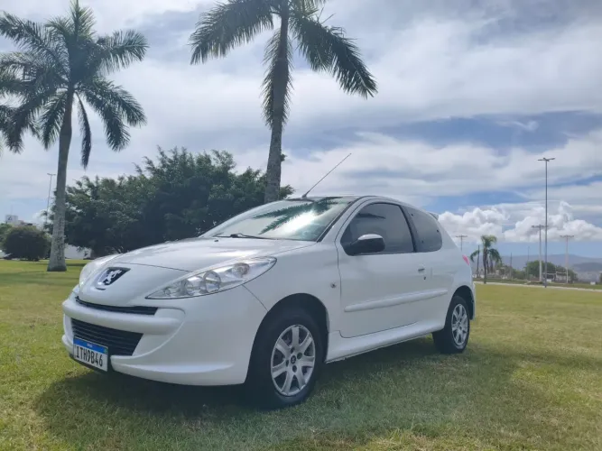 Peugeot 207 XR 1.4 Flex 8V 3P 2013
