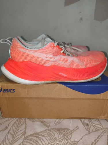 Tênis Asics Superblast
