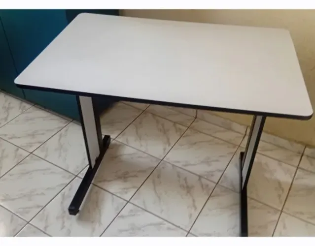 Mesinha+Cadeira/ Conservadas