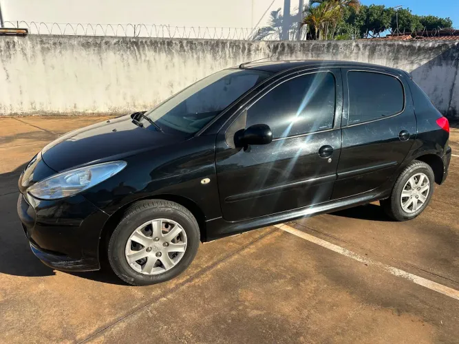 Peugeot 207 XR 1.4 Flex 8V 5P 2011