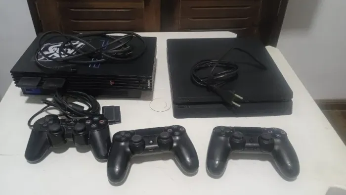 Playstations 4 slim e 2 fat