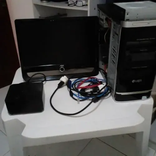 PC de mesa 1155( não está mais dando video óxido, sucata pra quem entende)  monitor pega!