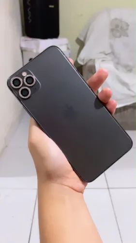 Vendo iPhone 11 Pro Max 256 gb bateria baixa 79% mais só carrego duas vez no diaFace ID ok