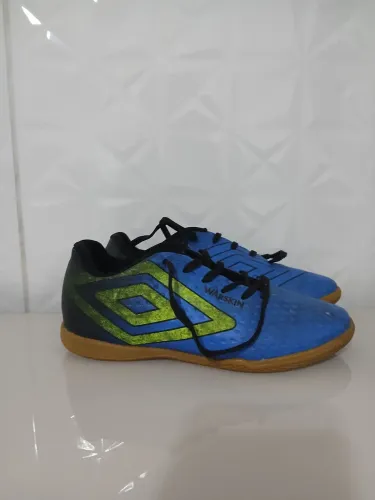 Chuteira Umbro futsal tamanho 34