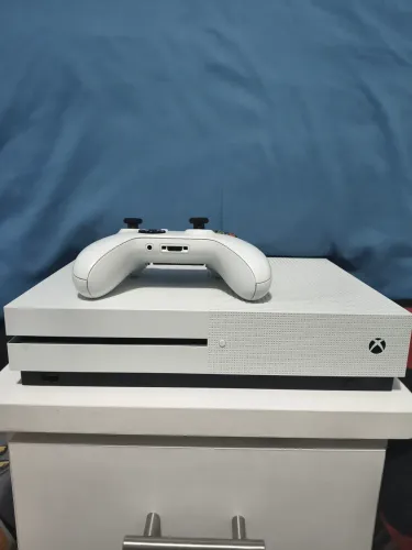 Xbox one S + cabos + controle e jogos