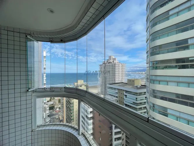 Apartamento à venda em Praia Grande no Canto do Forte a 100 metros da praia