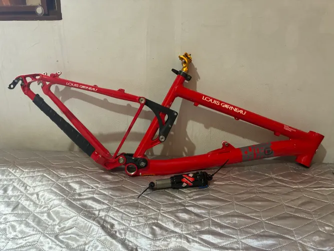 Quadro Louis Garneau + Shox Rockshox Monarch 3.3