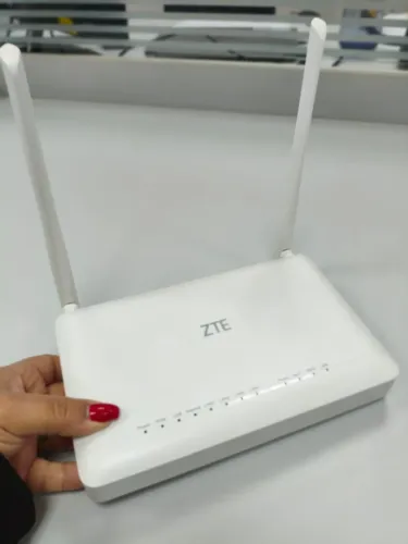LOTE 20 UNIDADES ZTE GPON ONT 4P USB LATERAL ZXHN F670L V9 BRANCO APC