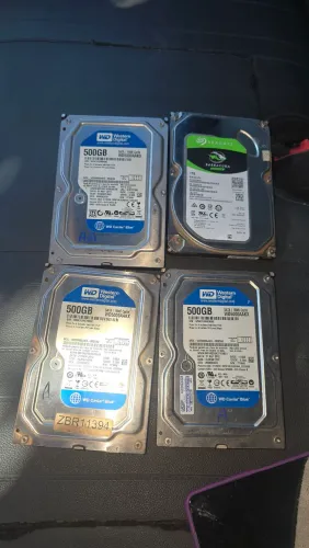 HDs de 1TB e 500GB.<br>HD 500GB = 65 cada<br>HD 1TB = 120 cada<br>SEM CHORO