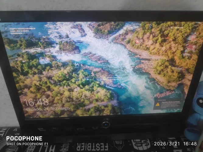 Vendo 2 monitores de computador
