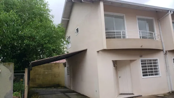 Sobrado para aluguel com 3 quartos no Guaíra - Curitiba - PR