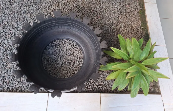 Vaso Ecológico de Pneu Decorativo para Jardim (Com Bordas de Coração)