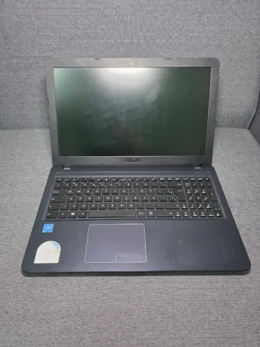 Notebook ASUS Celeron, 8GB de RAM, SSD 240GB, Tela 15.6" com Teclado Numérico