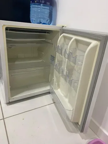 Vendo Mini geladeira -frigobar Electrolux