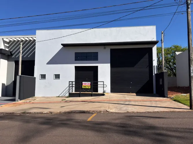 Salão Comercial com 342m² | Com 2 acessos (Jinroku Kubota e Olavo Bilac) | Maringá-PR