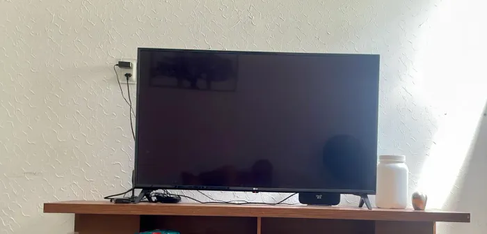 Smart TV LG 49" 4K - Modelo 49UM7300PSA (Perfeito Estado)