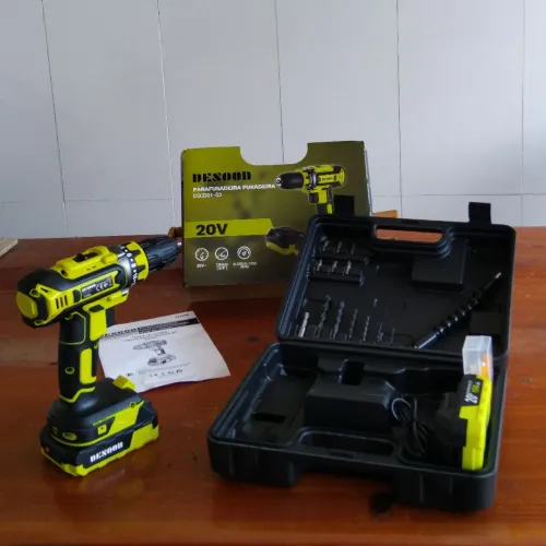 Parafusadeira Furadeira 20V completa c/ maleta nova LACRADA