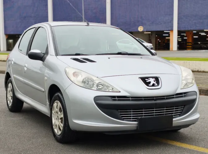 Peugeot 207 XR 1.4 Flex 8V 5P 2011