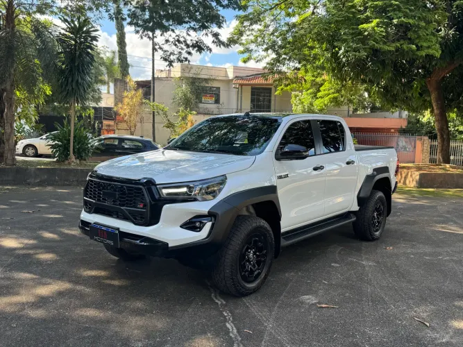 Toyota Hilux CD Gr-s 4X4 2.8 TDI Dies. Aut. 2024