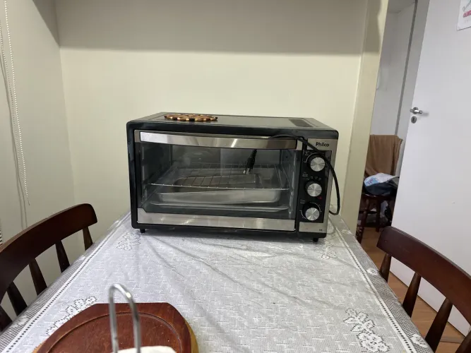 Forno elétrico 50 litros! Marca Philco ! 110 volts! Usei pouco, Funciona perfeitamente !