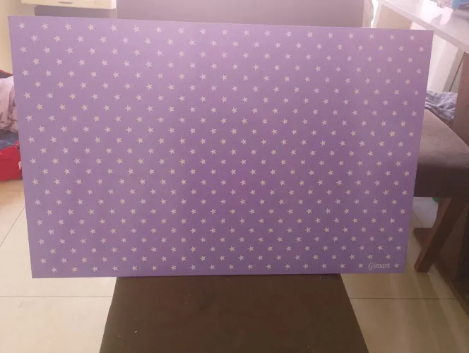 Quadro magnético de estrelas roxo