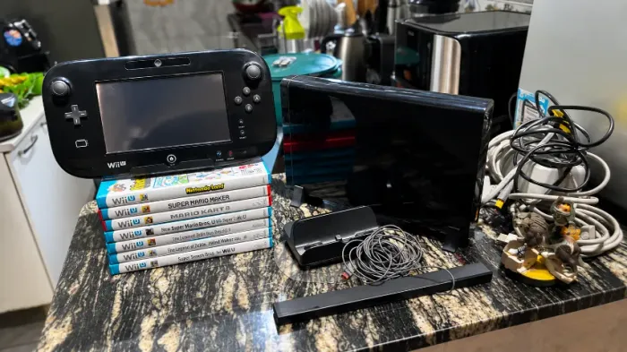 Nintendo Wii U Deluxe 32GB Preto + GamePad + 7 Jogos Originais + Kit Completo