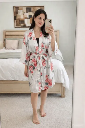 Kimono curto - cor branco perolado com estampa floral - trazido do Japão