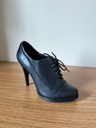 Bota feminina shutz couro ankle boot
