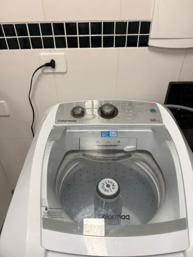Máquina de lavar roupas com defeito