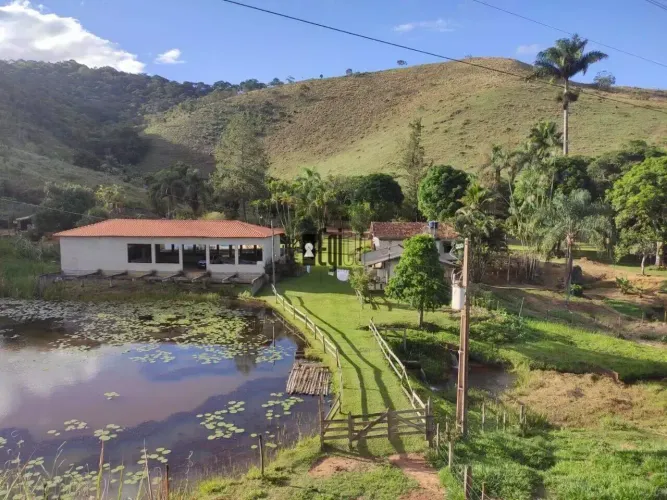 Imóvel para venda com 370000 metros quadrados com 3 quartos em Centro - Pequeri - MG