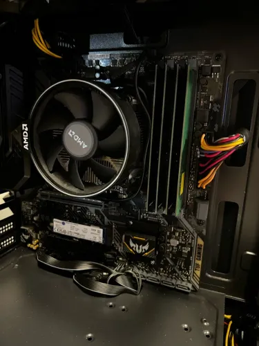 GABINETE ONE GAMER RYZEN 5 5600GT