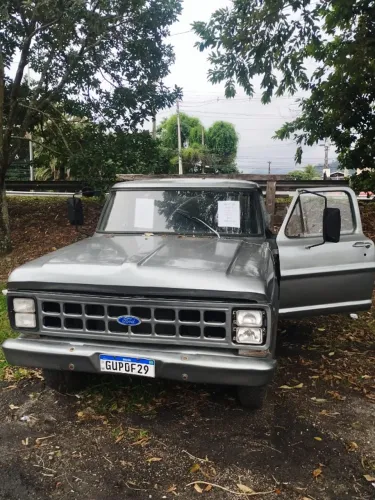Caminhão Ford F4000 - Completa para Trabalho Pesado