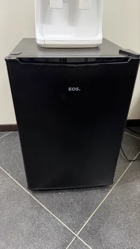 Frigobar EOS 71 Litros Ice Compact Preto EFB81P 220V