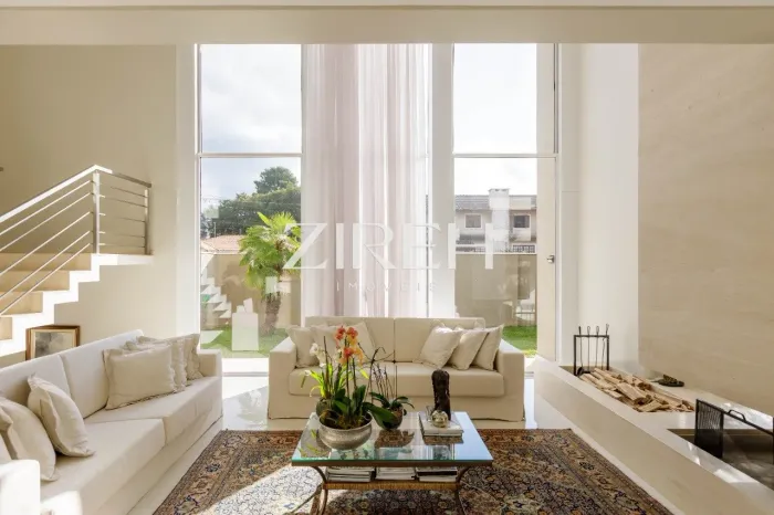CASA ACONCHEGANTE, ILUMINADA E COM JARDIM EM SANTA FELICIDADE