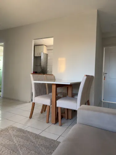 Mesa de jantar moderna com 4 cadeiras estofadas - Excelente estado