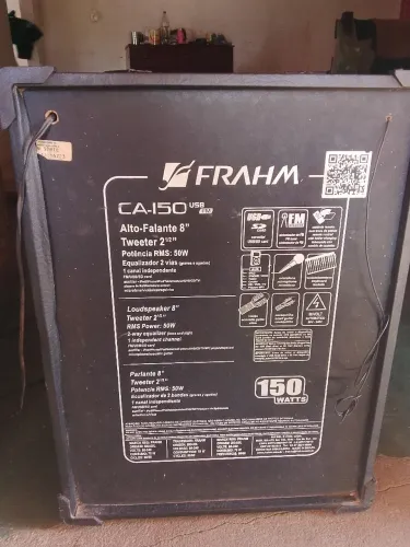 Vendo caixa de som pega USB cabo auxiliar rádio e vai junto um dispositivo bluetooth