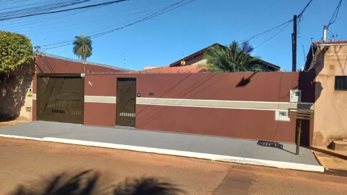 Casa Tijuca I. Aluguel sem IPTU. Excelente Manutenção. Ampla Garagem.