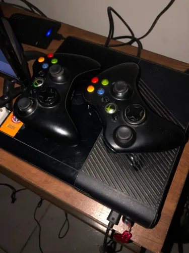 XBOX 360 FAT DESBLOQUEADO VIA EXPLOIT BADAVATAR COM HD DE 1TB COM 11 JOGOS 