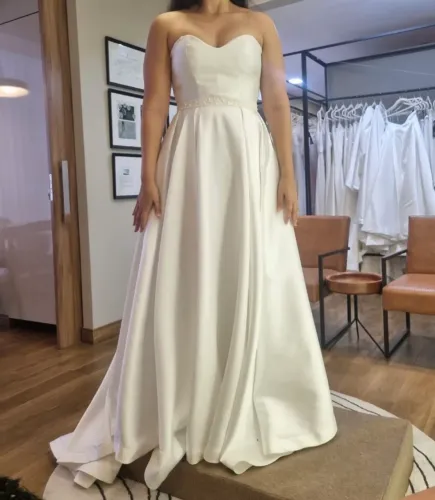 Vestido de Noiva minimalista de alta costura 