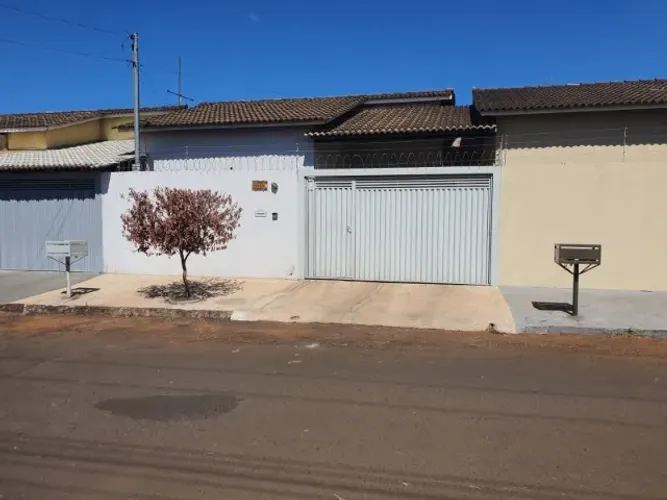 Casa para locação de 3 quartos no bairro Sto Agostinho, Rio Verde.