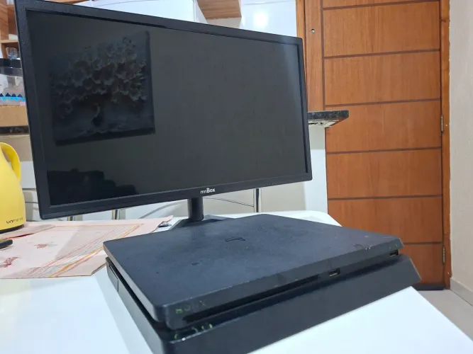 Combo Gamer: Ps4 Slim 1tb + Monitor 100HZ.