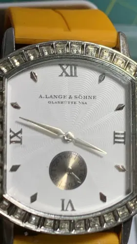 Relógio marca alemã A. Lange & Söhne. Cravejado AUTOMATICO Com Pulseira De Silicone Amarel